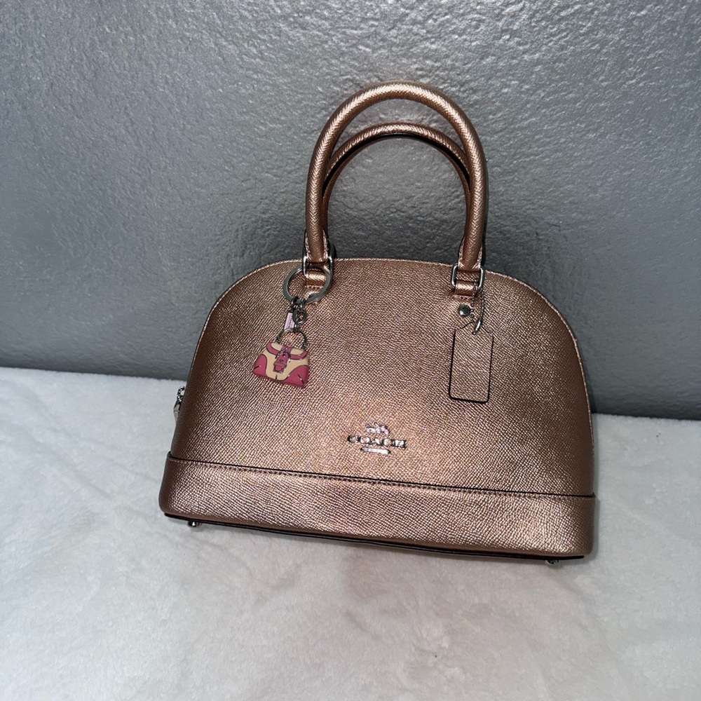 Coach rose gold Leather Interior - Picture 17 of 17